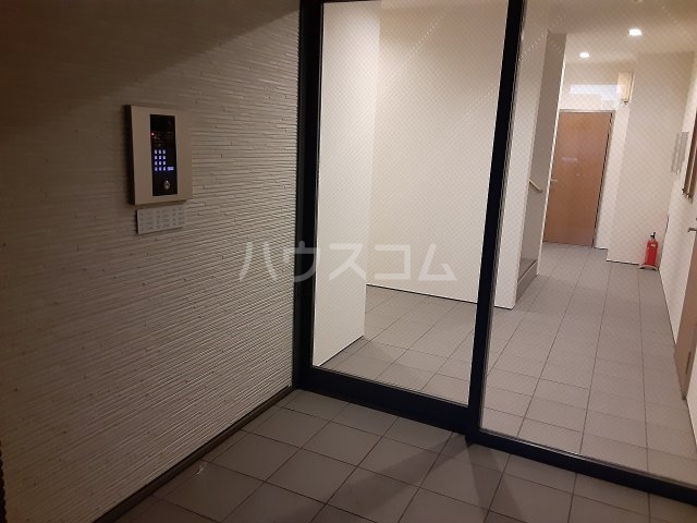 27/30 エントランス