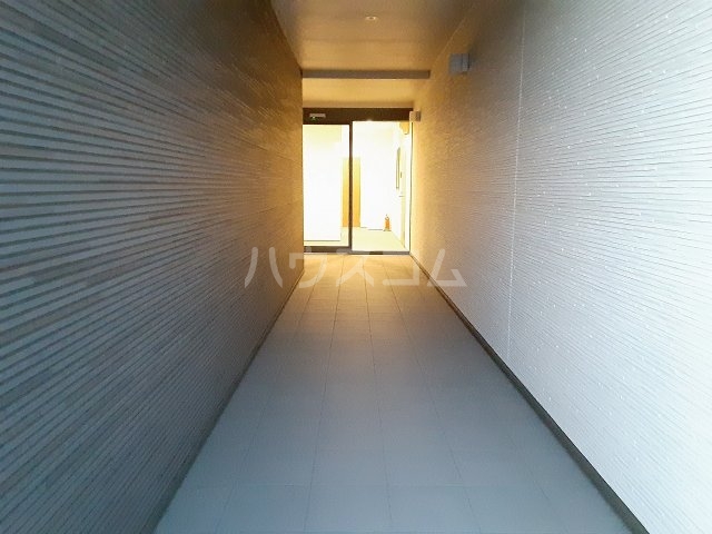 28/30 エントランス