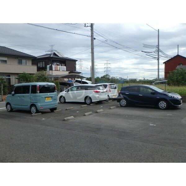 23/30 駐車場