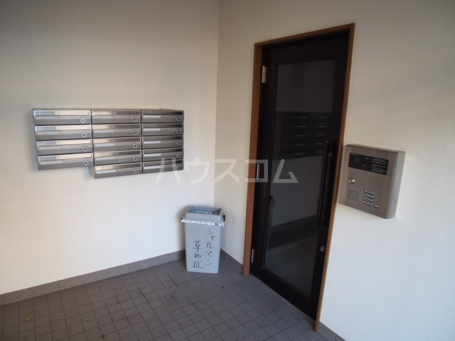 26/30 エントランス