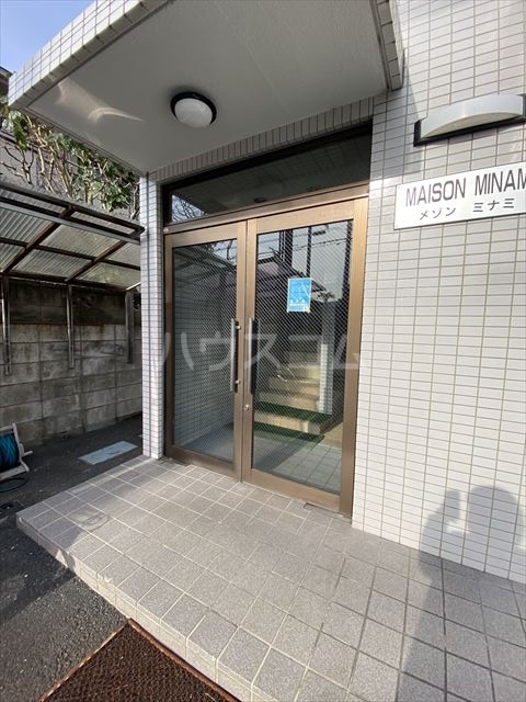 23/26 エントランス