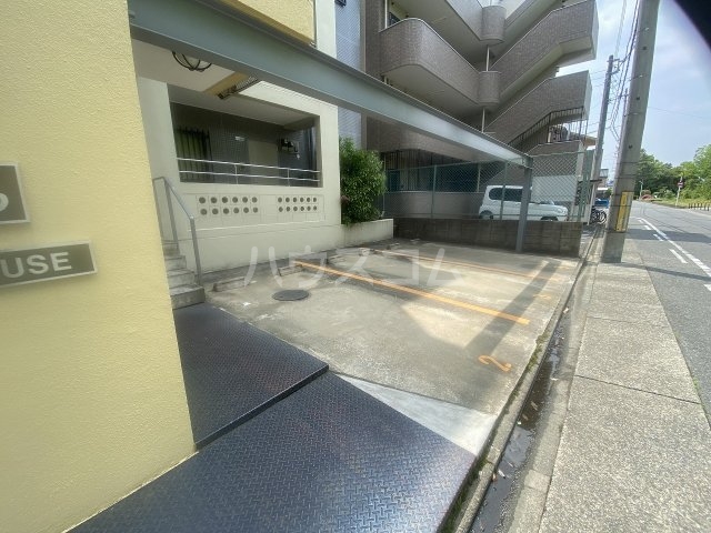 22/30 駐車場