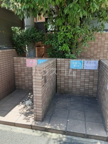 20/27 エントランス