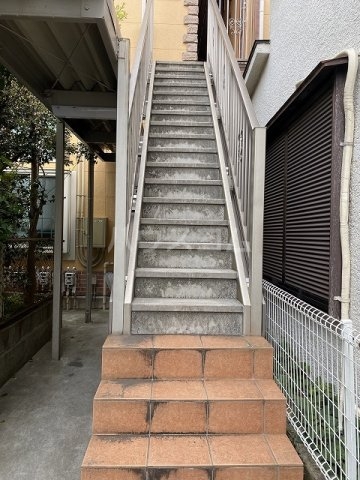 21/30 エントランス