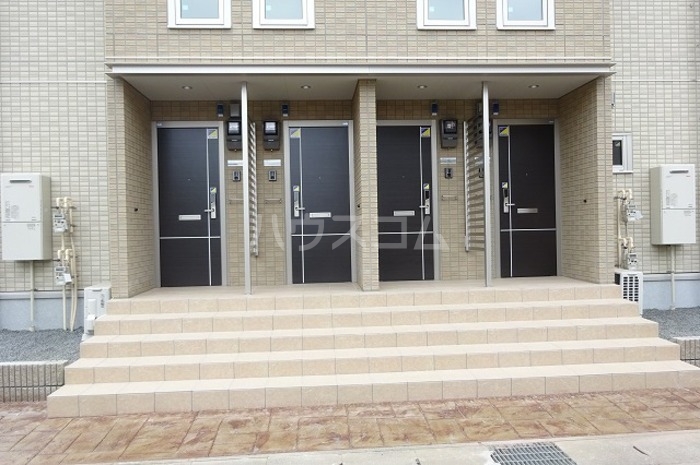 16/18 エントランス