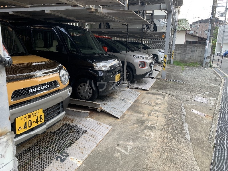 27/30 駐車場