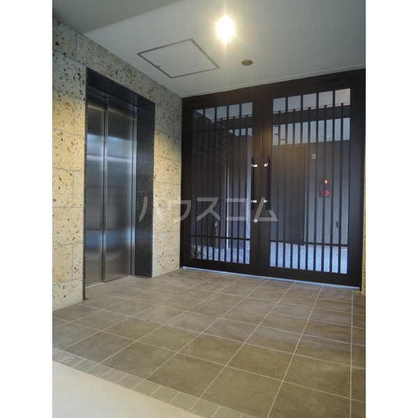 22/30 エントランス