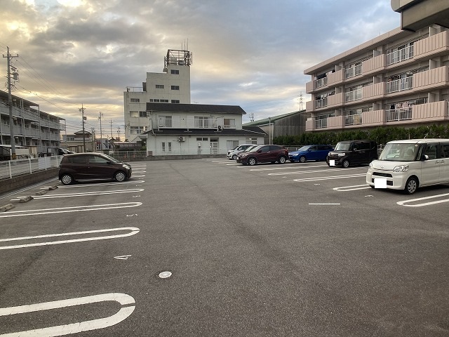 26/30 駐車場