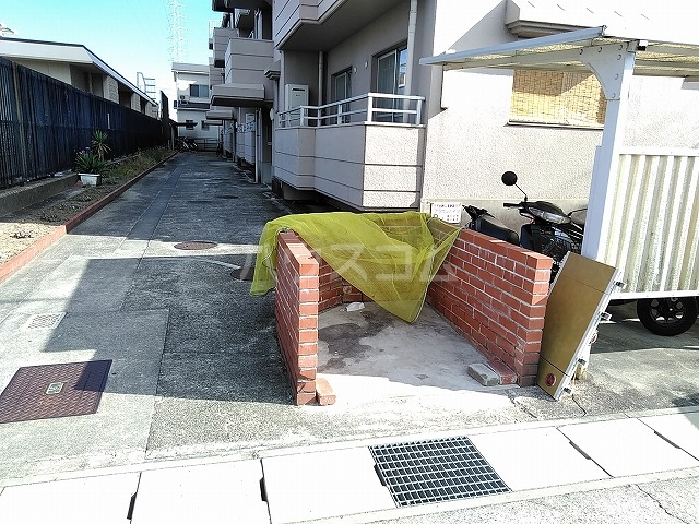 26/30 エントランス