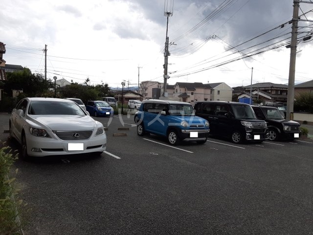 28/30 駐車場