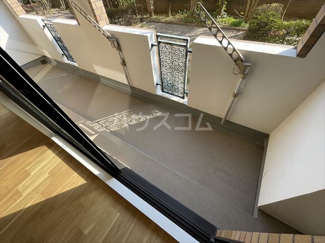 23/30 バルコニー