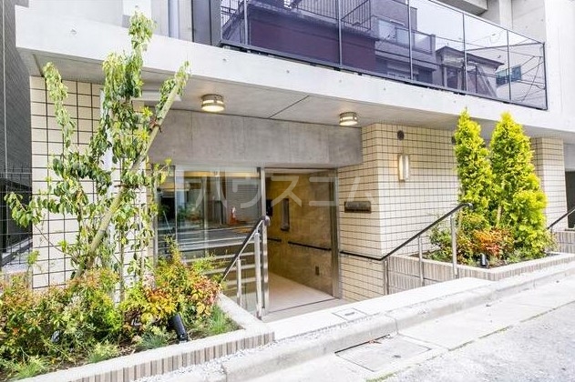 17/27 エントランス