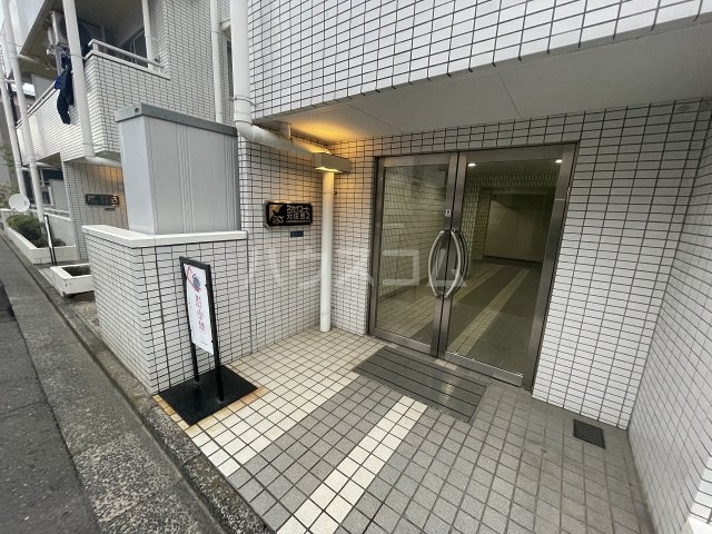 21/30 エントランス