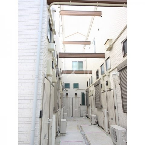 21/30 エントランス