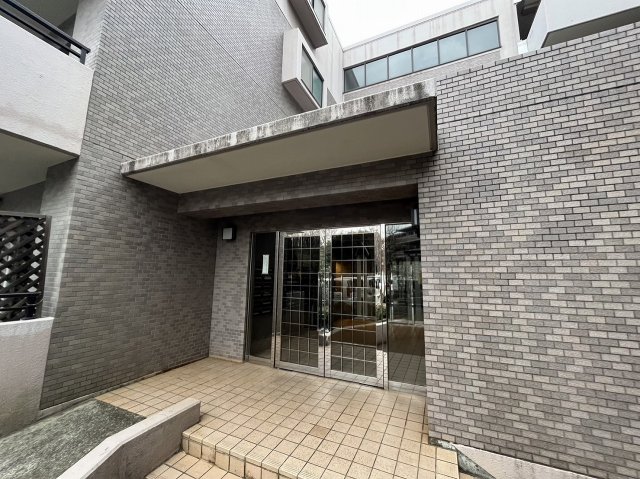 28/30 エントランス