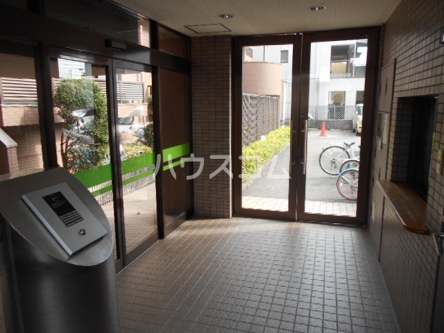 20/23 エントランス