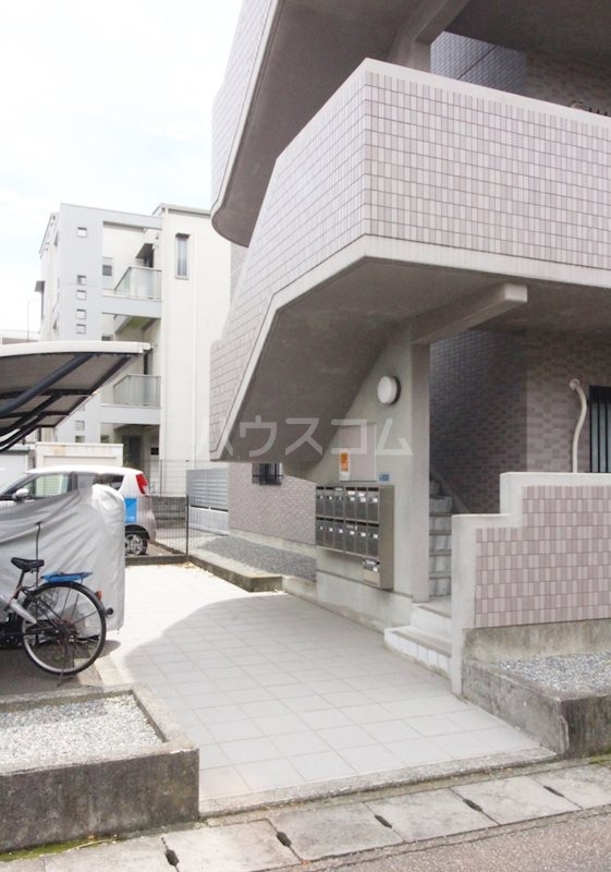 14/16 エントランス