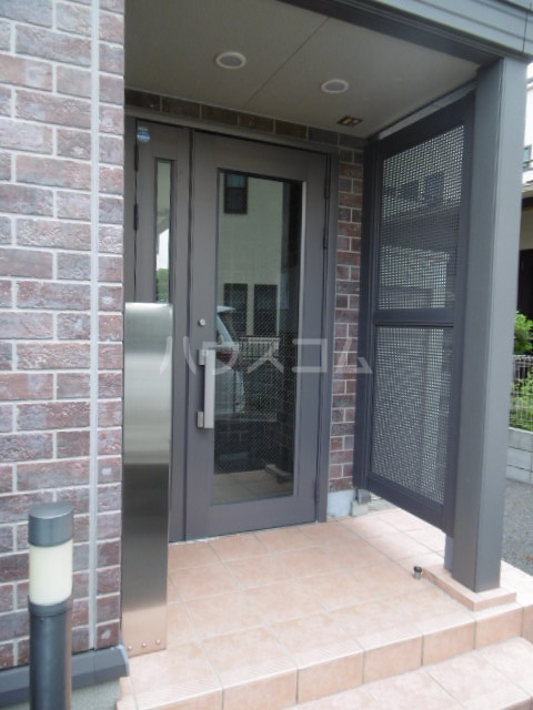 22/23 エントランス