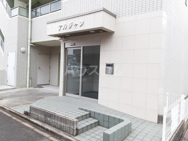 25/29 エントランス