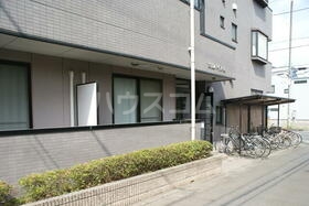 13/22 エントランス