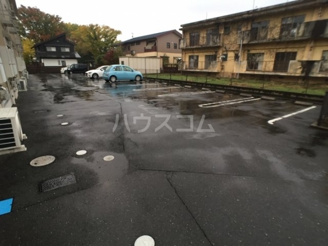 16/18 駐車場