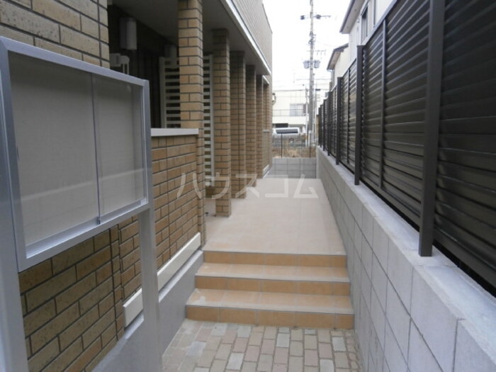 14/23 エントランス