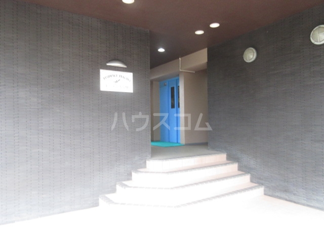 20/27 エントランス