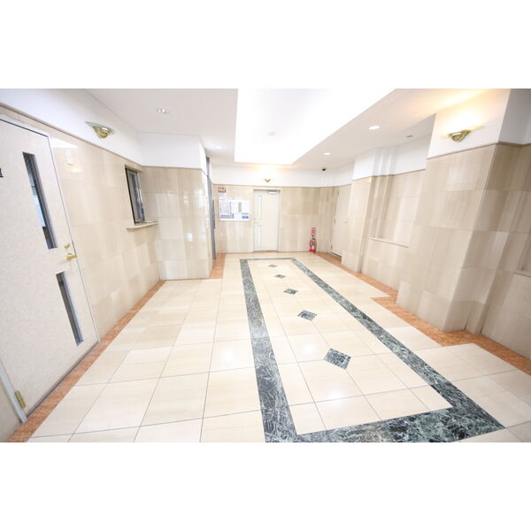 13/22 エントランス