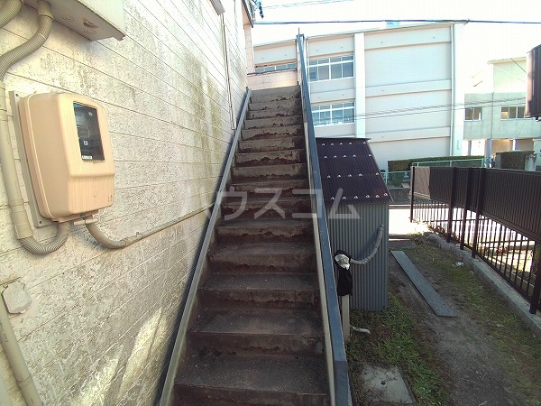 23/30 エントランス