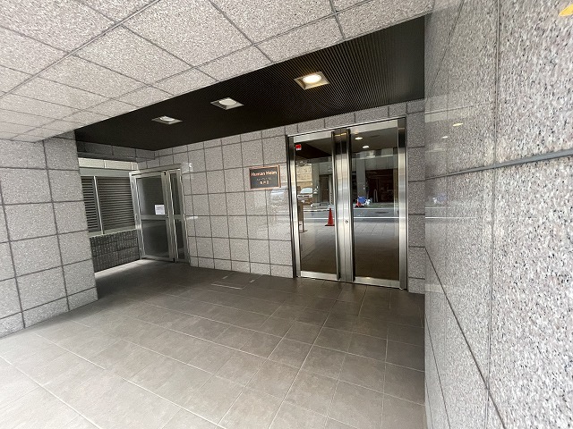 27/27 エントランス