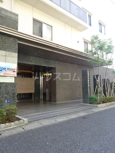 21/30 エントランス