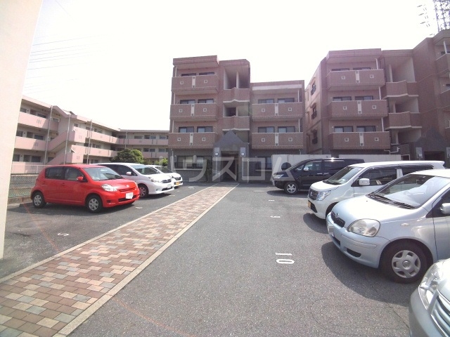 28/30 駐車場