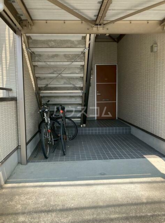 15/22 エントランス