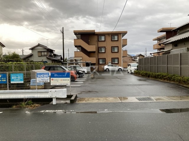 27/30 駐車場