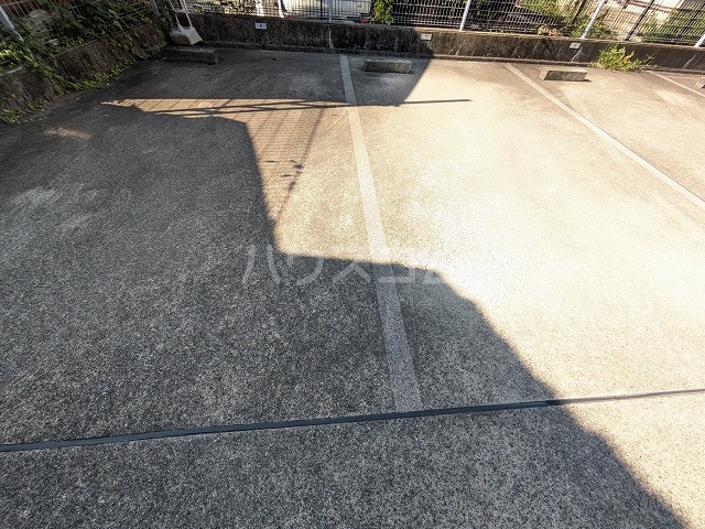 27/30 駐車場