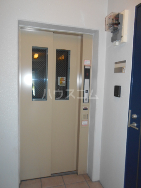 21/22 エントランス