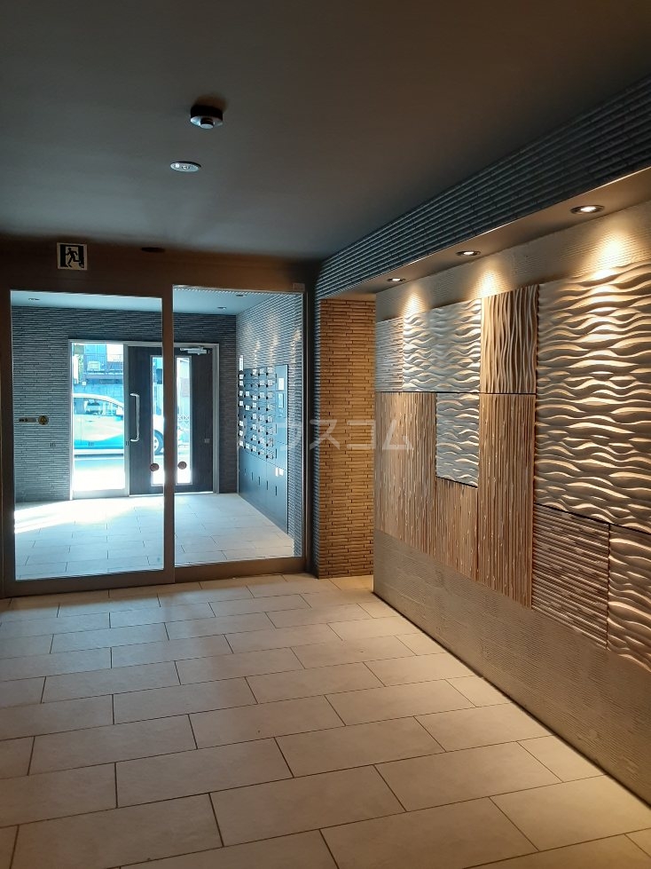 26/30 エントランス