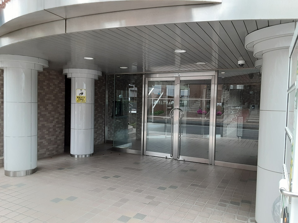 27/29 エントランス