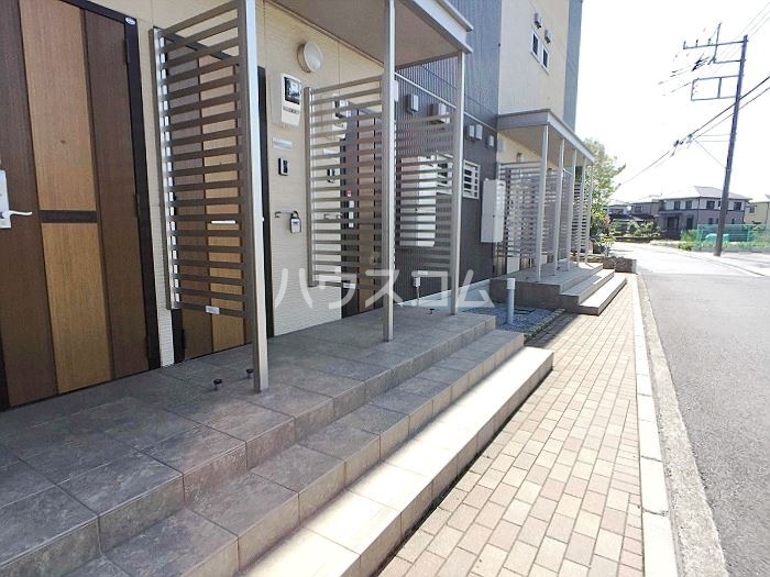 22/30 エントランス