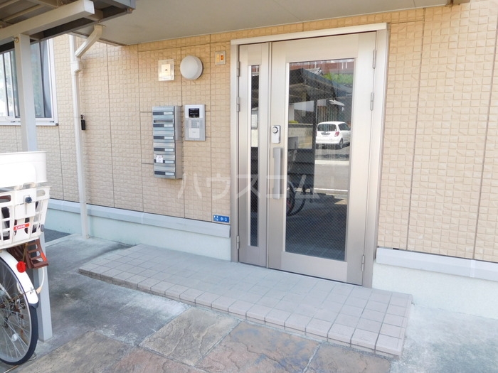 24/27 エントランス