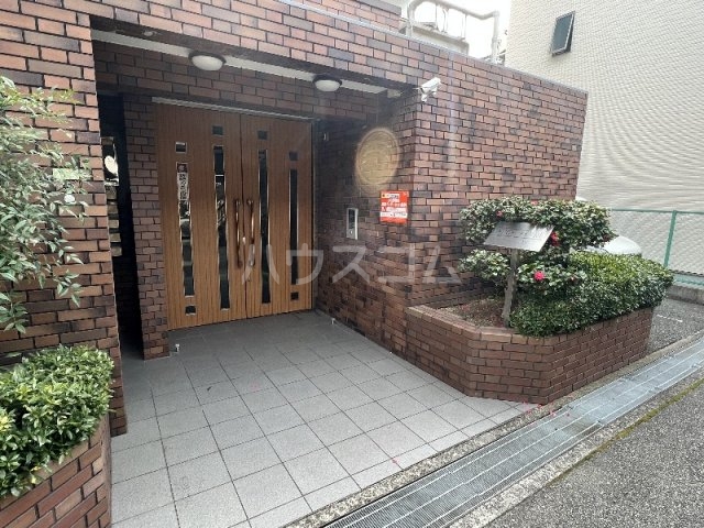 24/30 エントランス