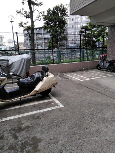 22/27 駐車場