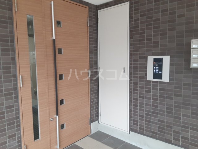 22/23 エントランス