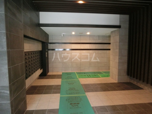 21/28 エントランス