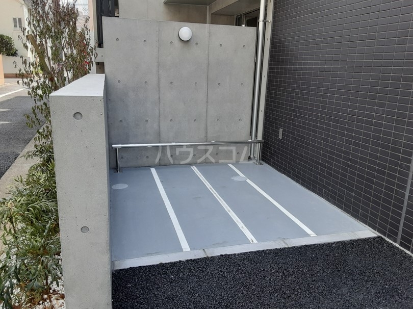 28/30 駐車場