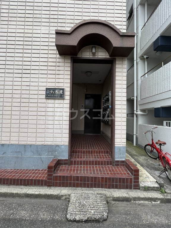 24/25 エントランス