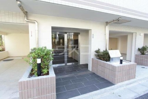 18/28 エントランス