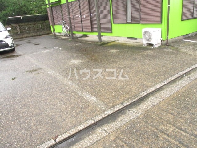 28/30 駐車場