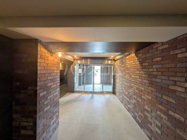 28/30 エントランス