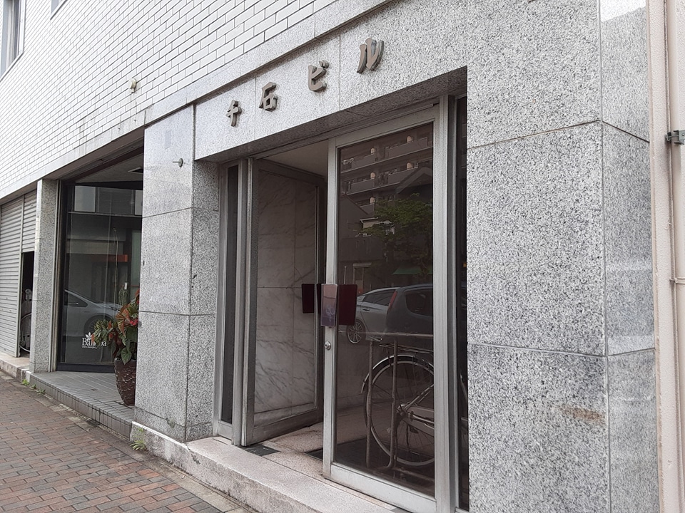 28/30 エントランス